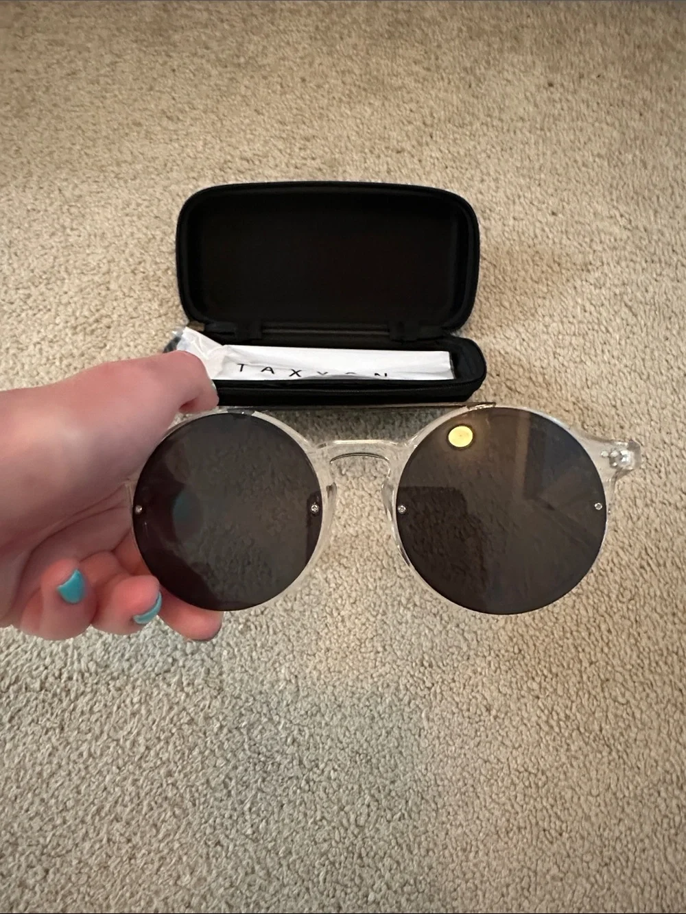 NWT Taxxon Clear frame round sunglasses